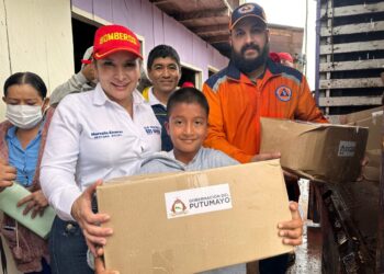 GOBERNACIÓN DE PUTUMAYO ENTREGA AYUDA HUMANITARIA A FAMILIAS AFECTADAS POR OLA INVERNAL EN PUERTO GUZMÁN.