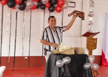 COMUNIDAD GALANISTA DESPIDE AL PROFESOR CARLOS BOLAÑOS.